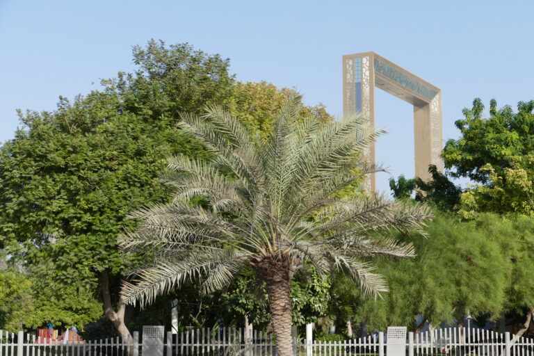 Dubai Framen upea nähtävyys kohoaa kaupungin keskustassa